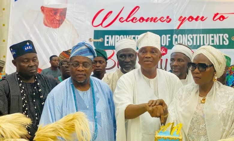 Akinlade @58: Empowers 1500 with N100,000 cash