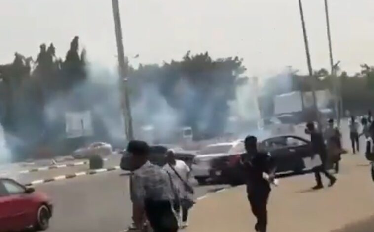 “They are shooting tear gas at us’- Protesters at National Assembly cry out (VIDEO) “They are shooting tear gas at us’- Protesters at National Assembly cry out (VIDEO)