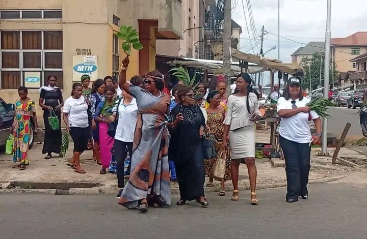 Women storm House of Reps members’ offices in Abia, demand more legislative seats, appointments Women storm House of Reps members’ offices in Abia, demand more legislative seats, appointments