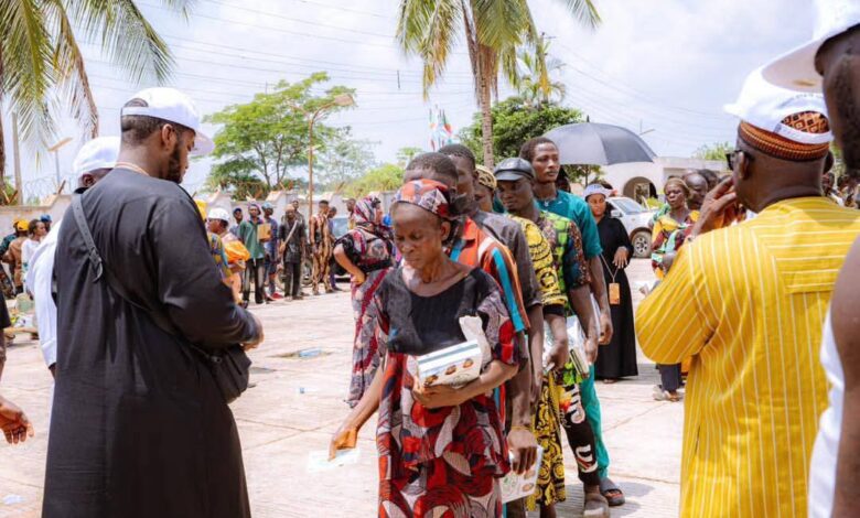 Eid-el-Fitr: Ogun lawmaker distributes food items, cash gifts with residents 