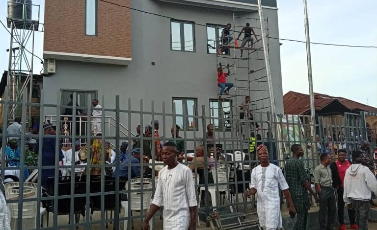 Ex- Governor, Olusegun Osoba, inaugurates newly constructed Ataba Family House