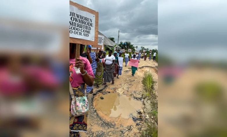 Women protest over deplorable road in Delta