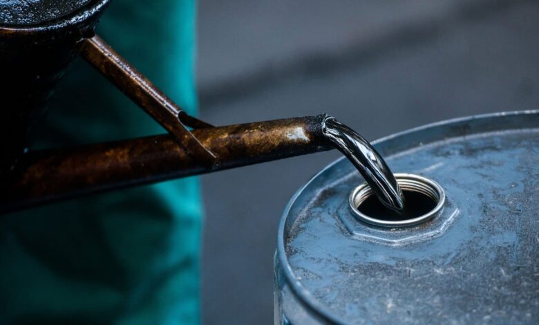 Global oil prices drop as Venezuela plans to exit OPEC