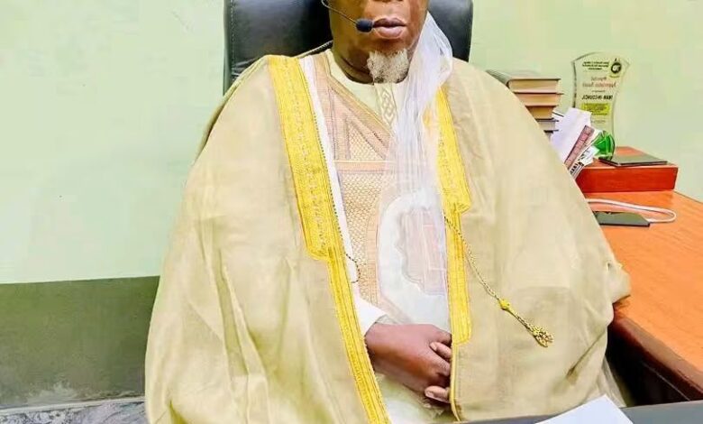 Ogun: Chief Imam bans men with plaited hair, earrings from observing congregational prayer Ogun: Chief Imam bans men with plaited hair, earrings from observing congregational prayer